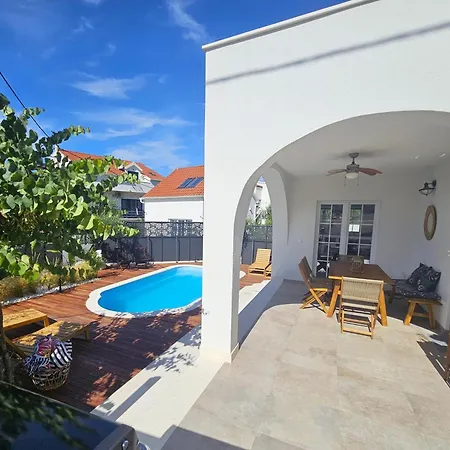 Family Friendly With A Swimming Pool Arbanija, Ciovo - 11789 아파트 *