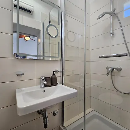 Διαμέρισμα Family Friendly With A Swimming Pool Arbanija, Ciovo - 11789 Τρογκίρ